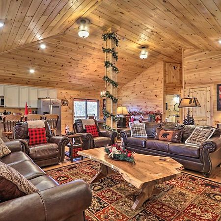 Luxe Cabin With Hot Tub, Theater, Pool Table, Arcade Pigeon Forge Exterior photo