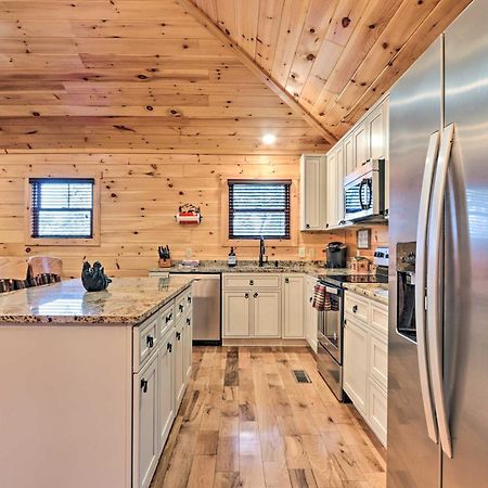 Luxe Cabin With Hot Tub, Theater, Pool Table, Arcade Pigeon Forge Exterior photo