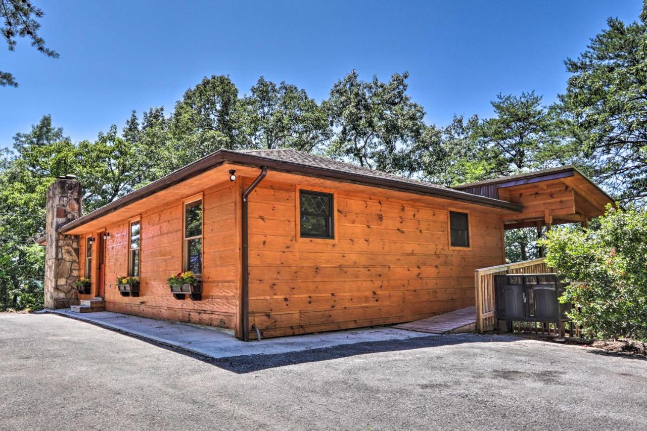 Luxe Cabin With Hot Tub, Theater, Pool Table, Arcade Pigeon Forge Exterior photo