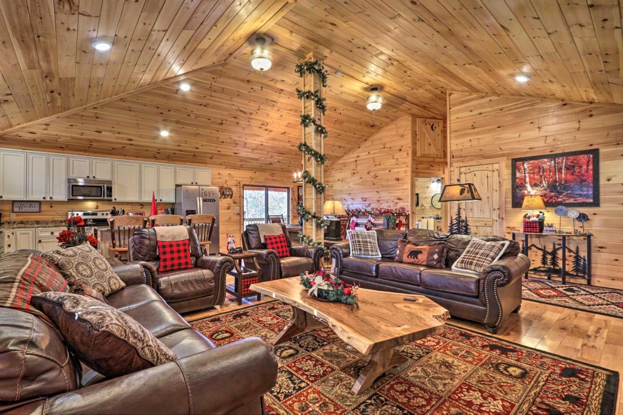 Luxe Cabin With Hot Tub, Theater, Pool Table, Arcade Pigeon Forge Exterior photo