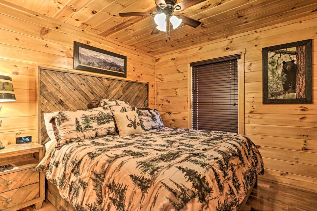 Luxe Cabin With Hot Tub, Theater, Pool Table, Arcade Pigeon Forge Exterior photo