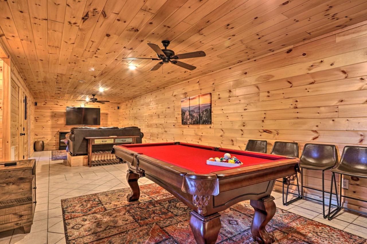 Luxe Cabin With Hot Tub, Theater, Pool Table, Arcade Pigeon Forge Exterior photo