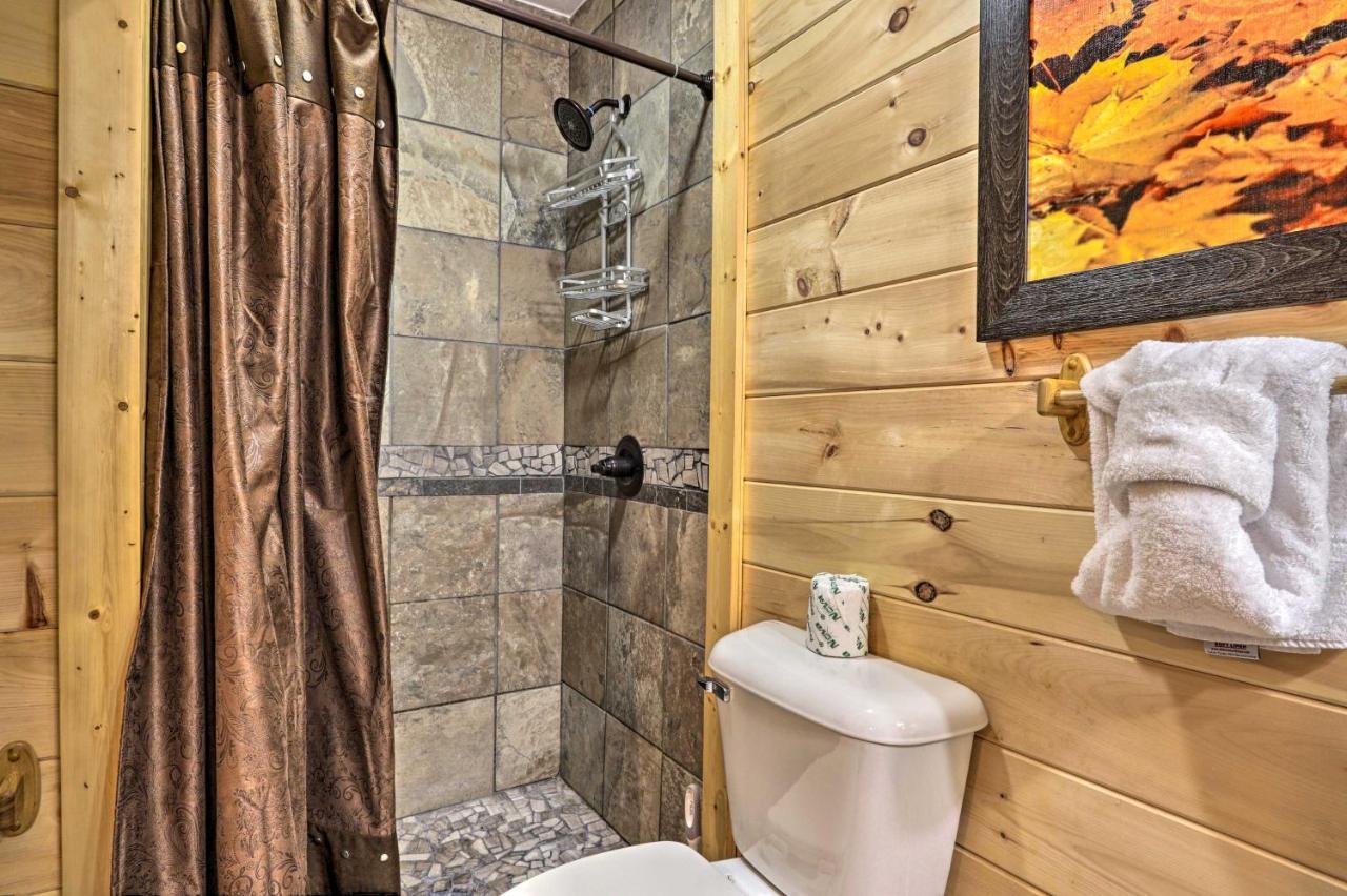 Luxe Cabin With Hot Tub, Theater, Pool Table, Arcade Pigeon Forge Exterior photo