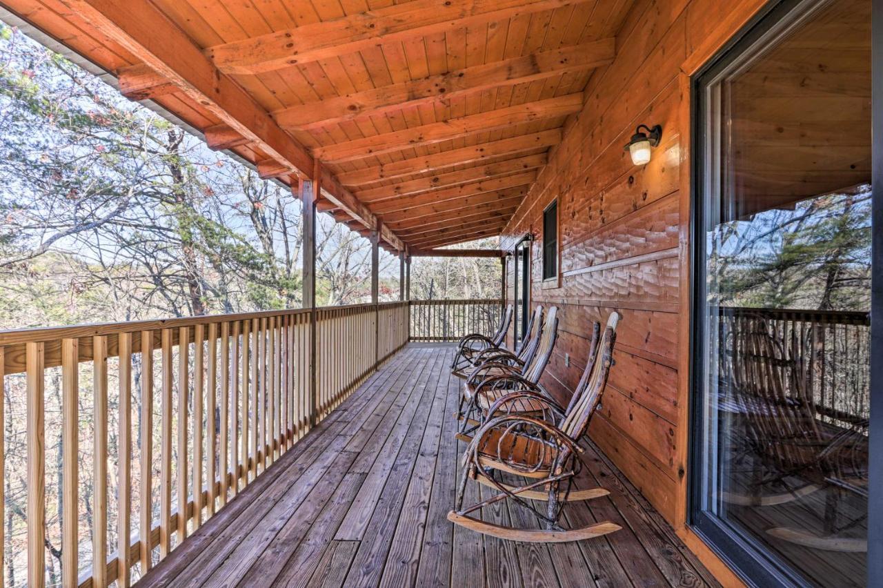 Luxe Cabin With Hot Tub, Theater, Pool Table, Arcade Pigeon Forge Exterior photo