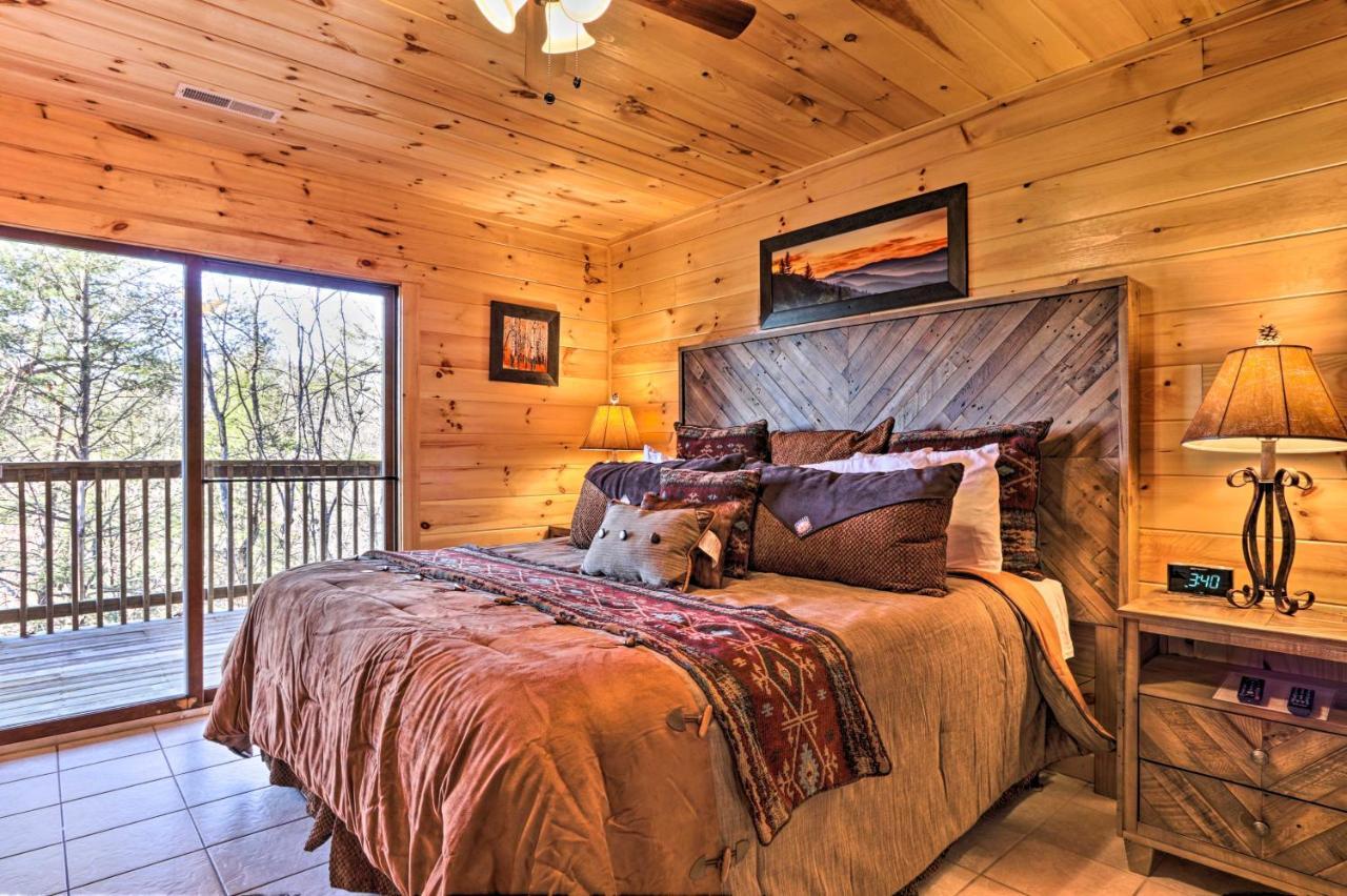 Luxe Cabin With Hot Tub, Theater, Pool Table, Arcade Pigeon Forge Exterior photo