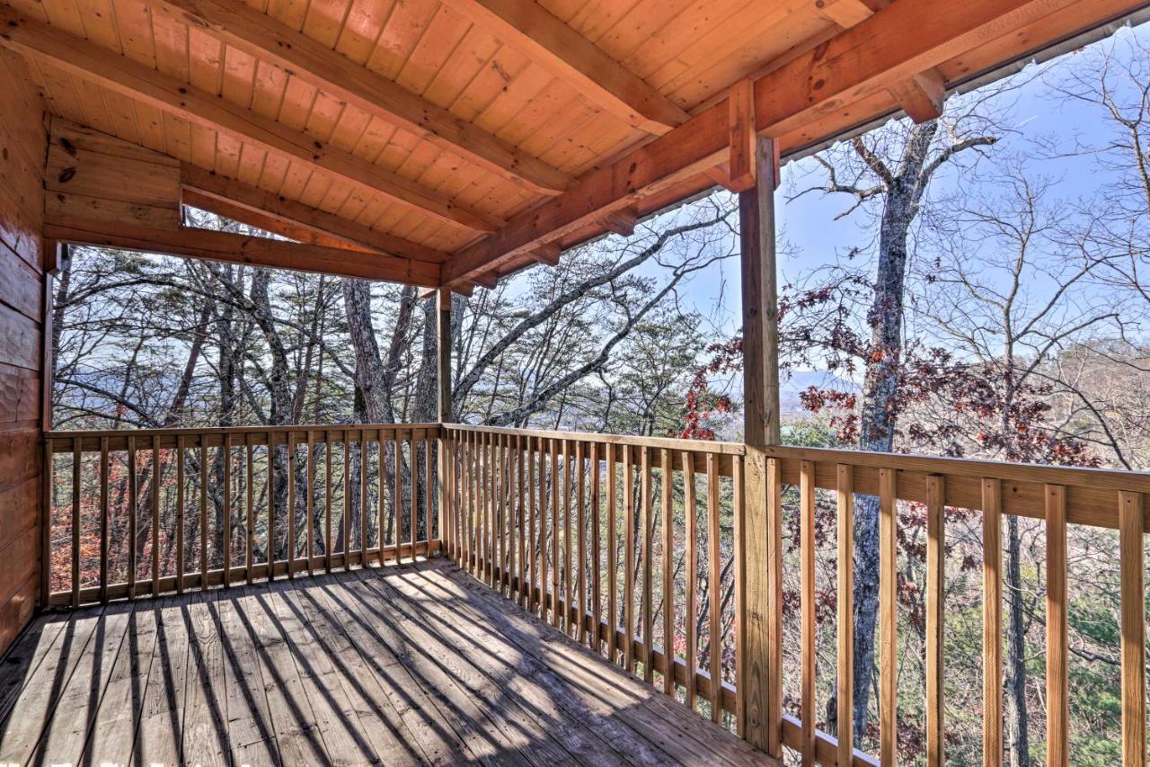 Luxe Cabin With Hot Tub, Theater, Pool Table, Arcade Pigeon Forge Exterior photo