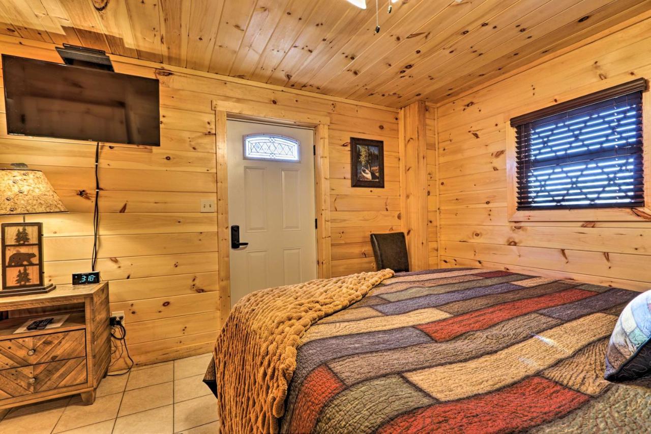 Luxe Cabin With Hot Tub, Theater, Pool Table, Arcade Pigeon Forge Exterior photo