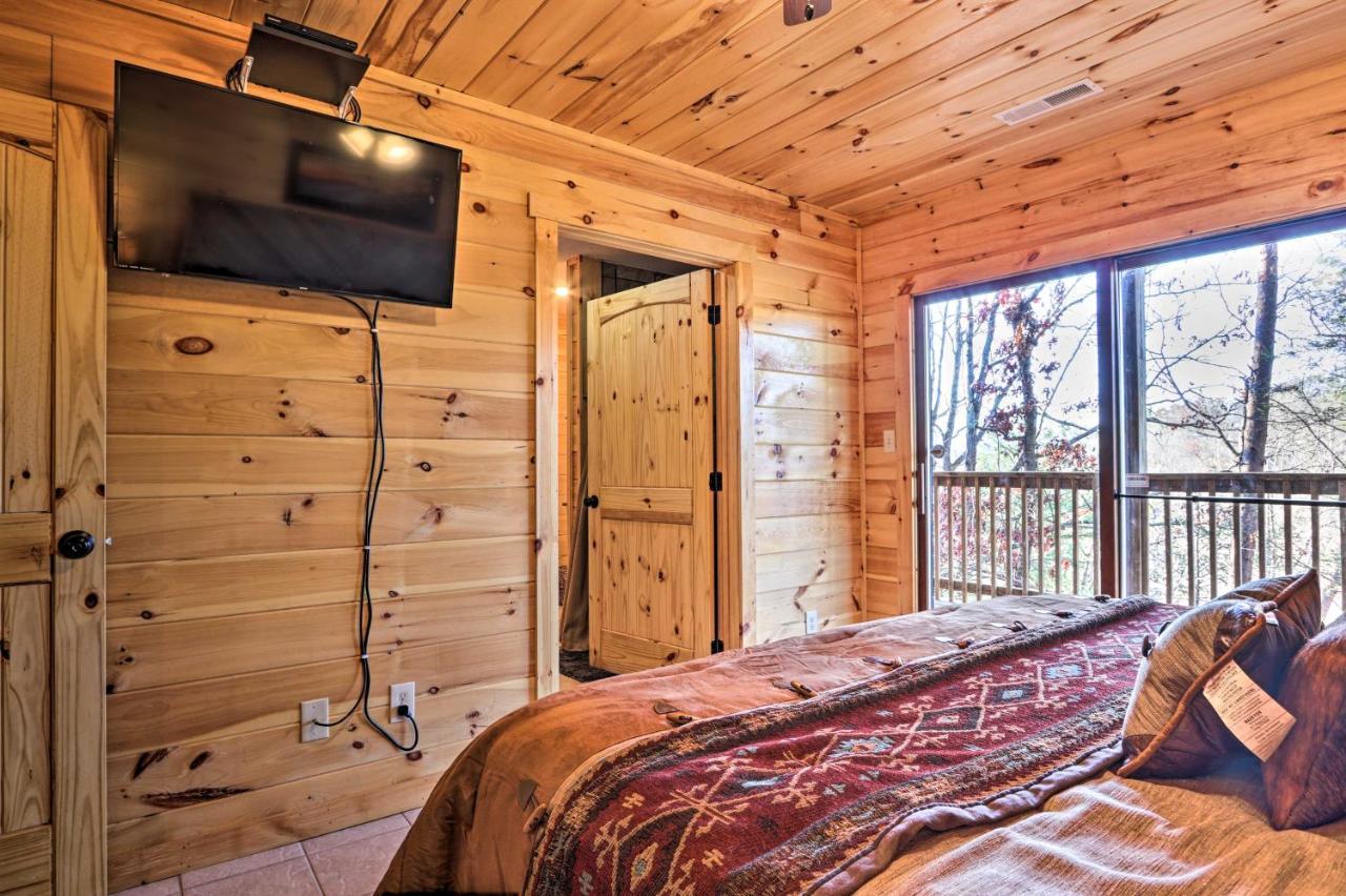 Luxe Cabin With Hot Tub, Theater, Pool Table, Arcade Pigeon Forge Exterior photo