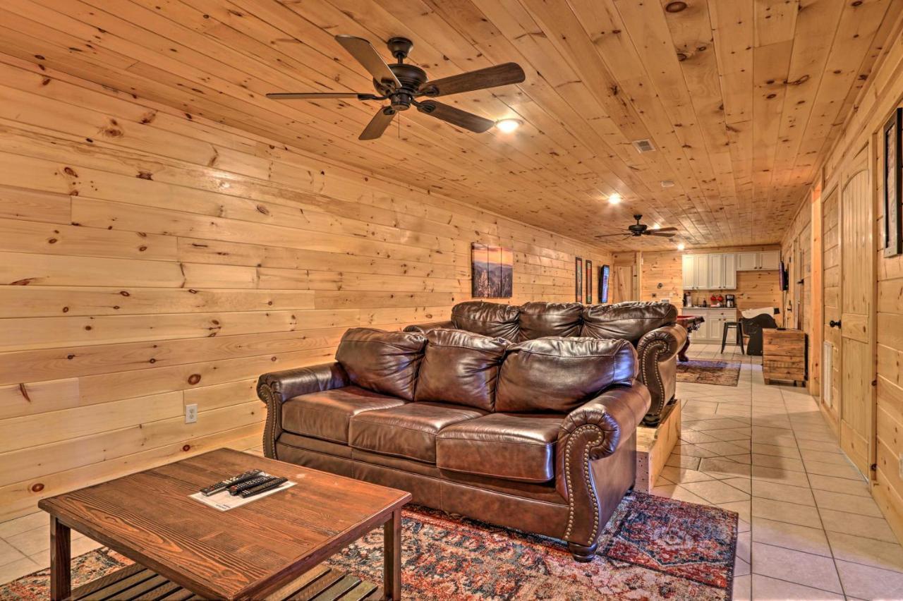 Luxe Cabin With Hot Tub, Theater, Pool Table, Arcade Pigeon Forge Exterior photo