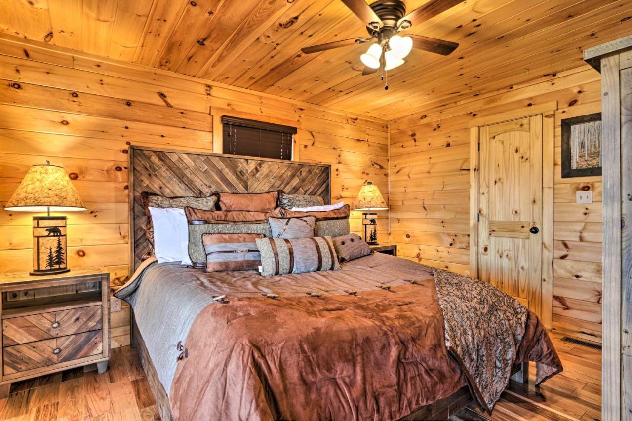 Luxe Cabin With Hot Tub, Theater, Pool Table, Arcade Pigeon Forge Exterior photo