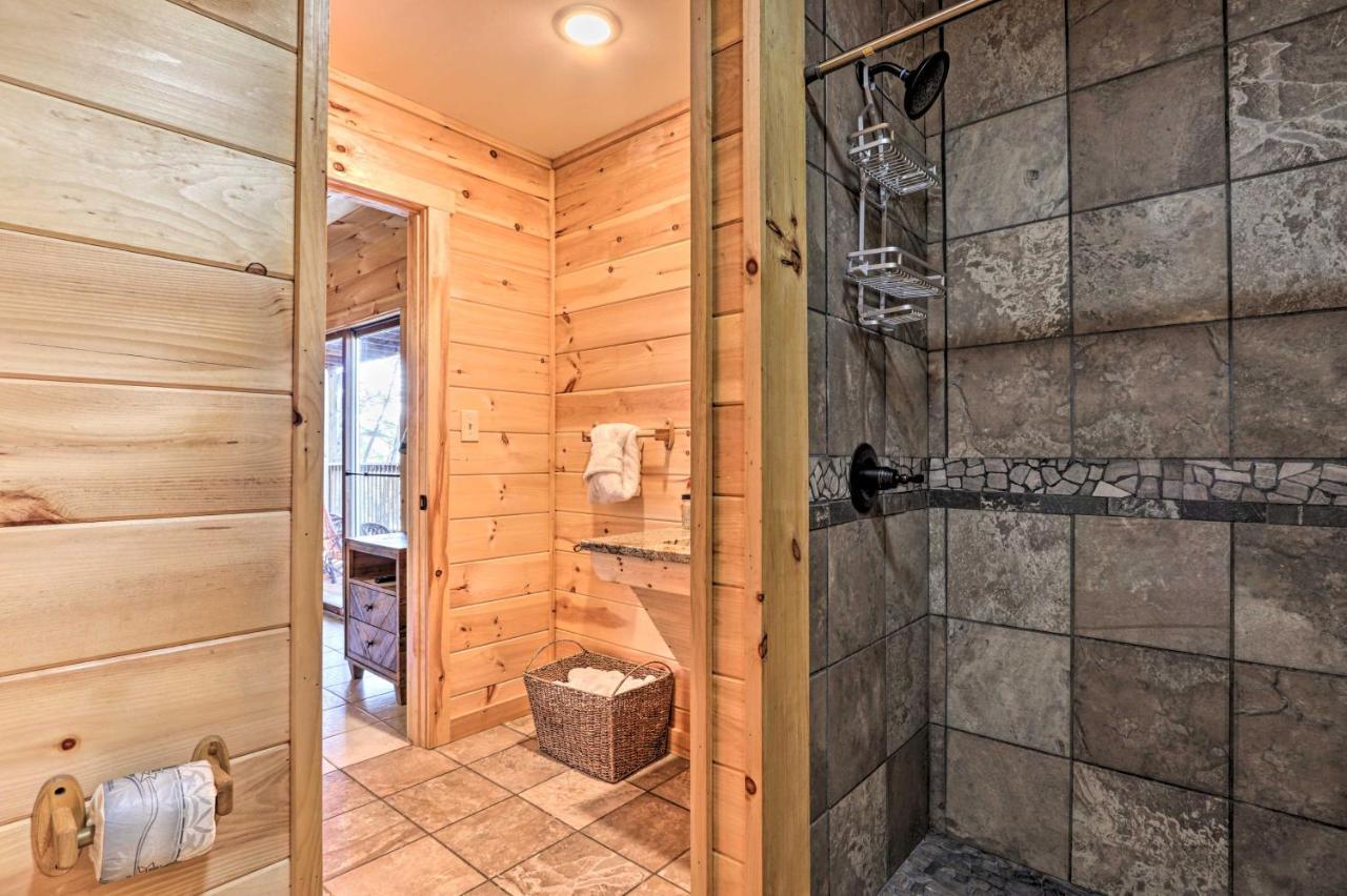 Luxe Cabin With Hot Tub, Theater, Pool Table, Arcade Pigeon Forge Exterior photo