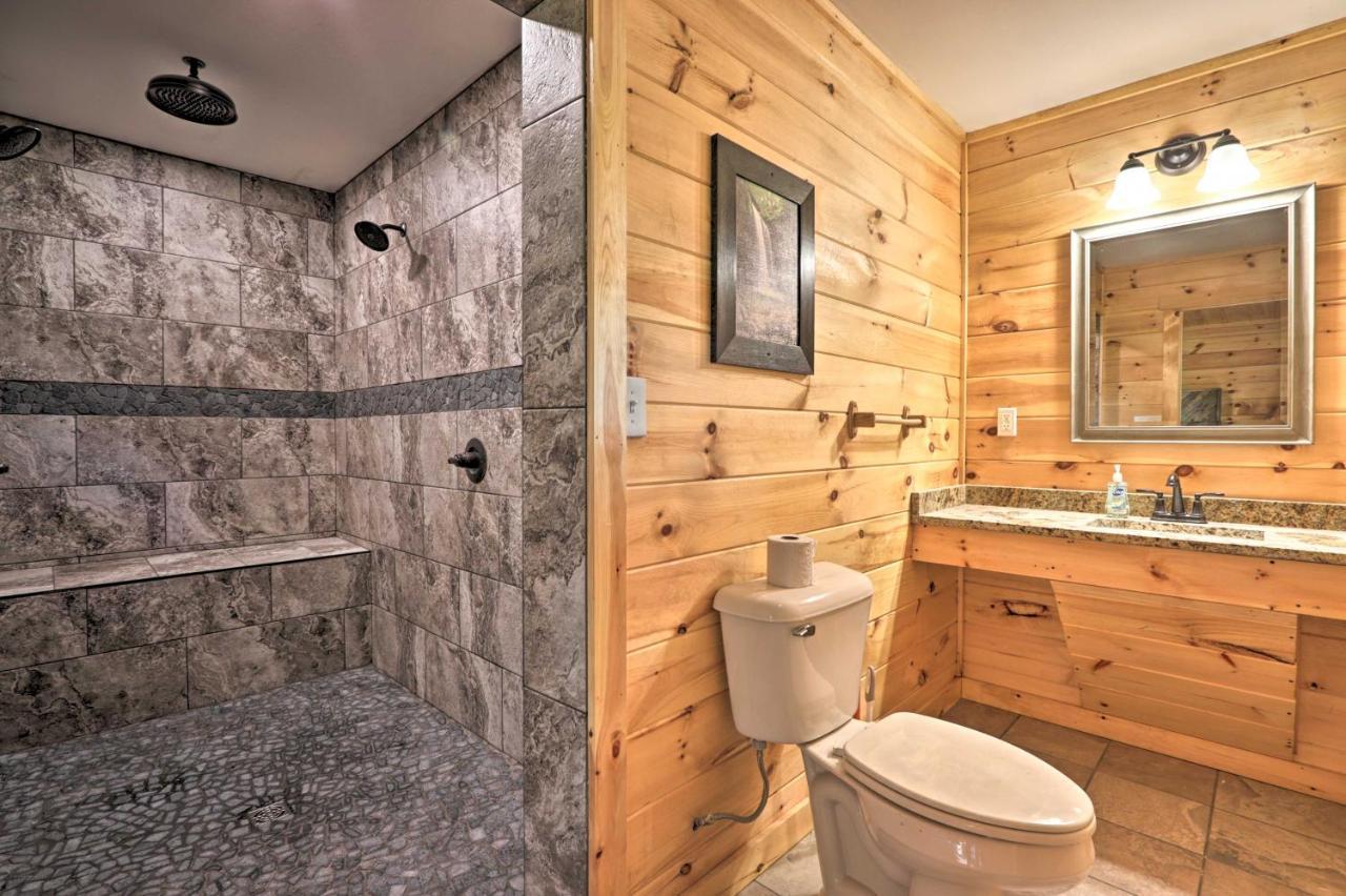 Luxe Cabin With Hot Tub, Theater, Pool Table, Arcade Pigeon Forge Exterior photo
