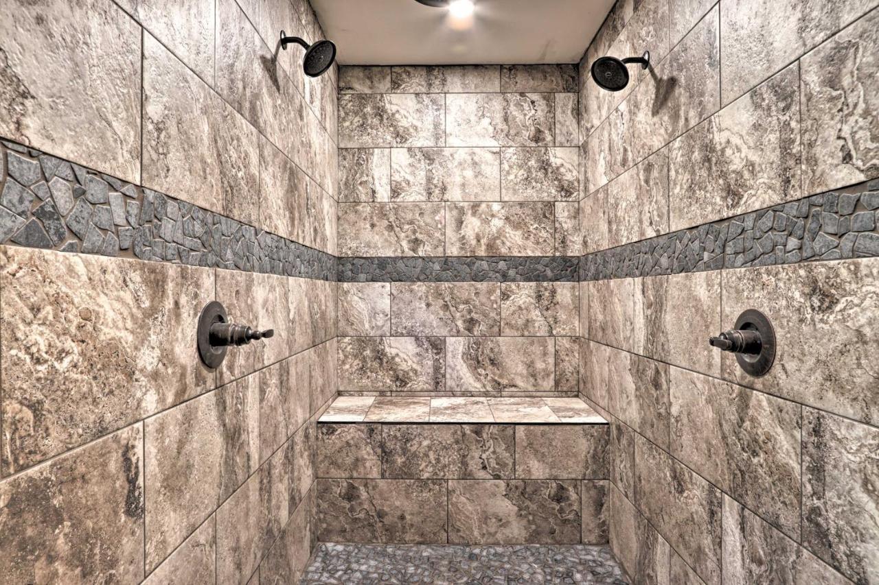 Luxe Cabin With Hot Tub, Theater, Pool Table, Arcade Pigeon Forge Exterior photo