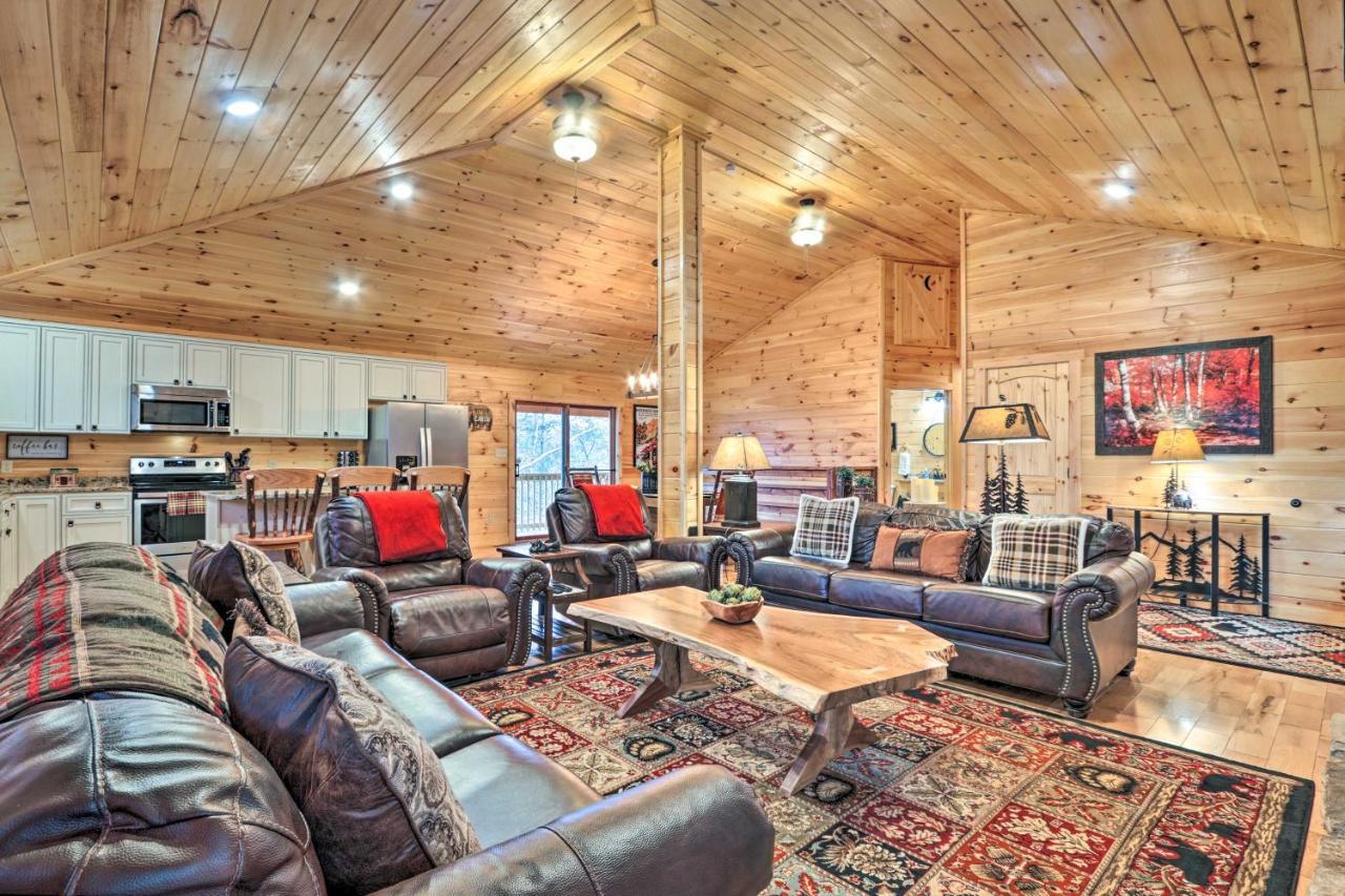Luxe Cabin With Hot Tub, Theater, Pool Table, Arcade Pigeon Forge Exterior photo